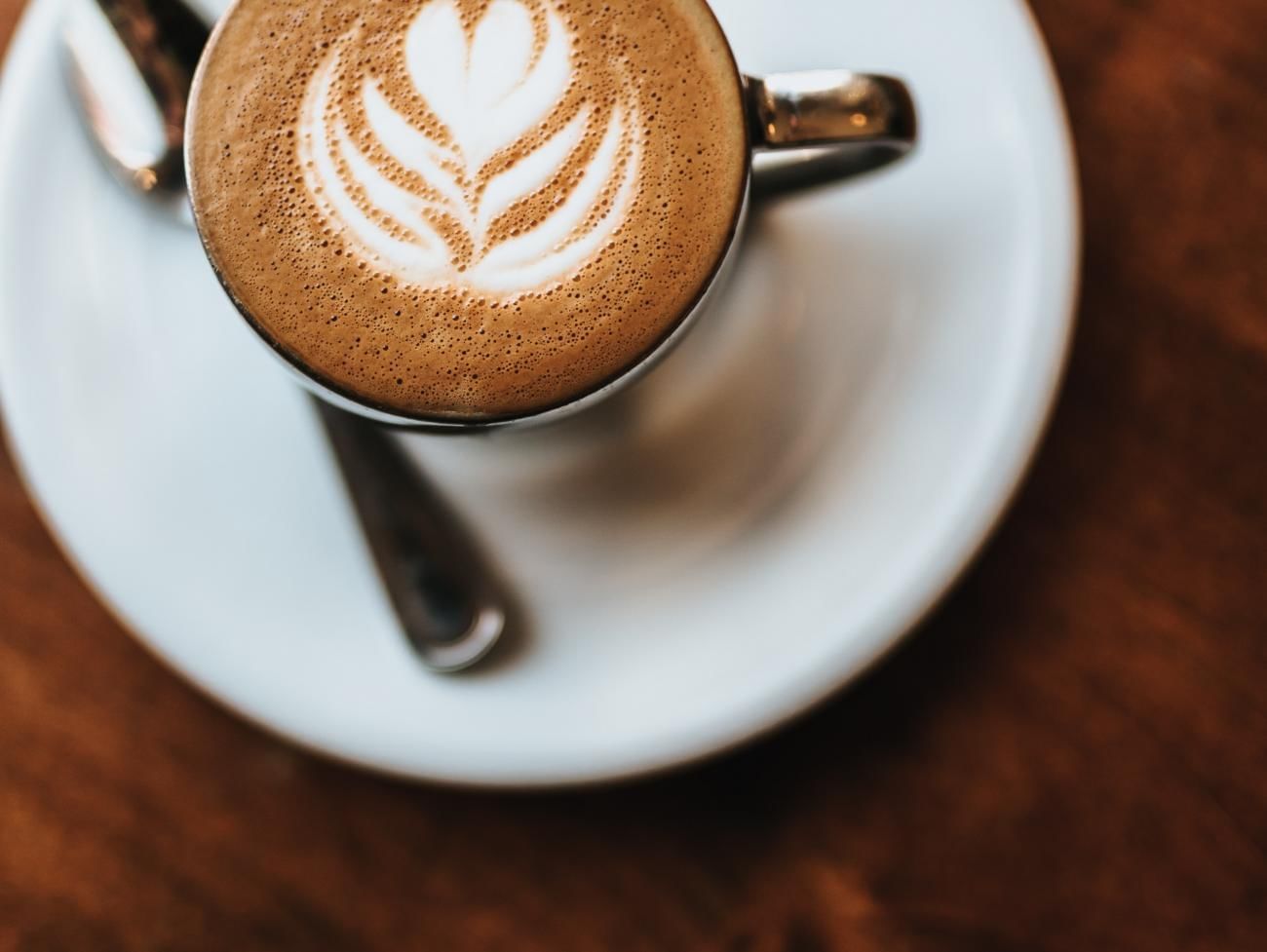 Tasse à café avec un dessin dans la mousse, Oceania Hotels