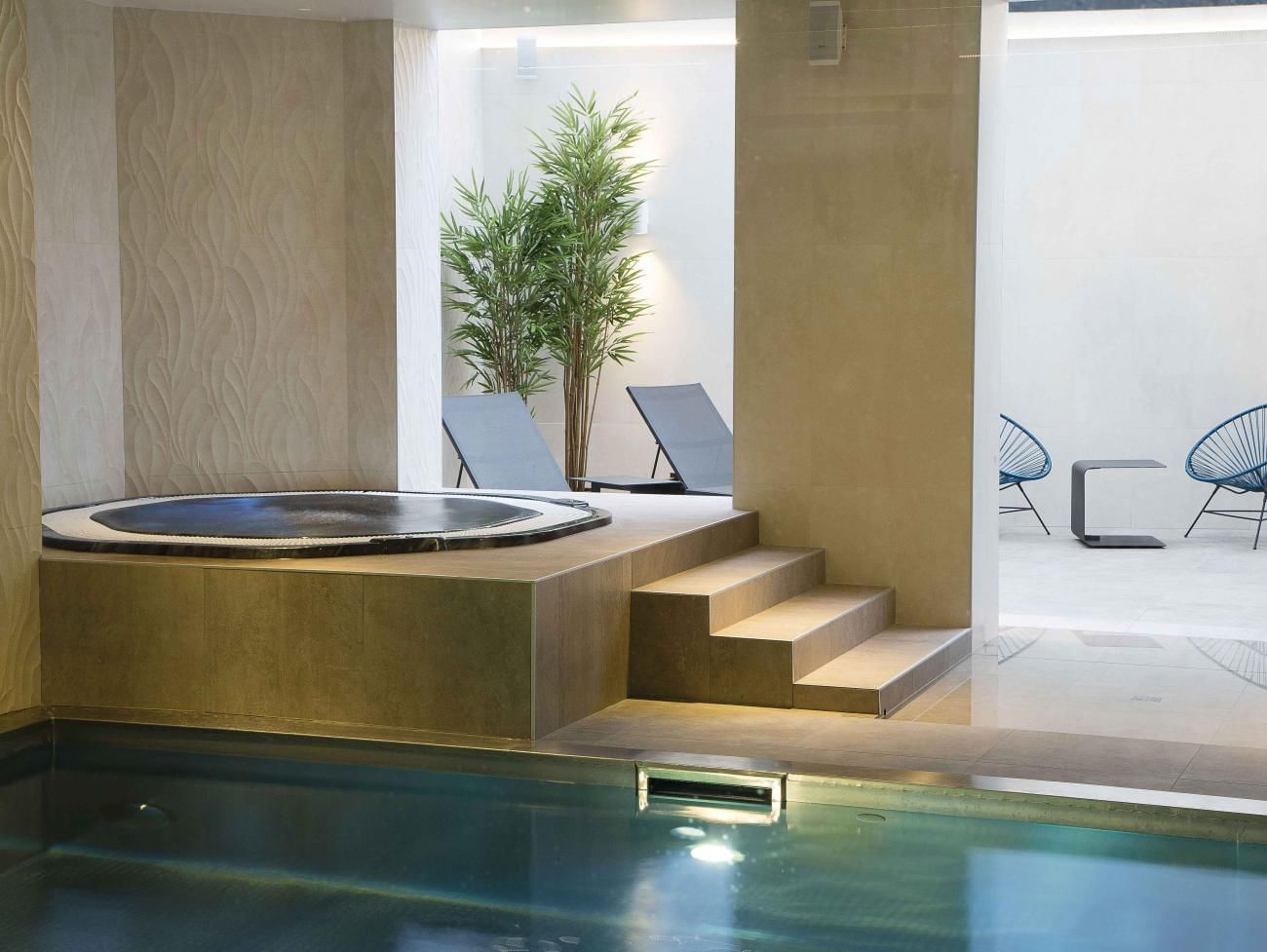 Espace mini piscine avec jacuzzi dans le spa aux Oceania Hotels