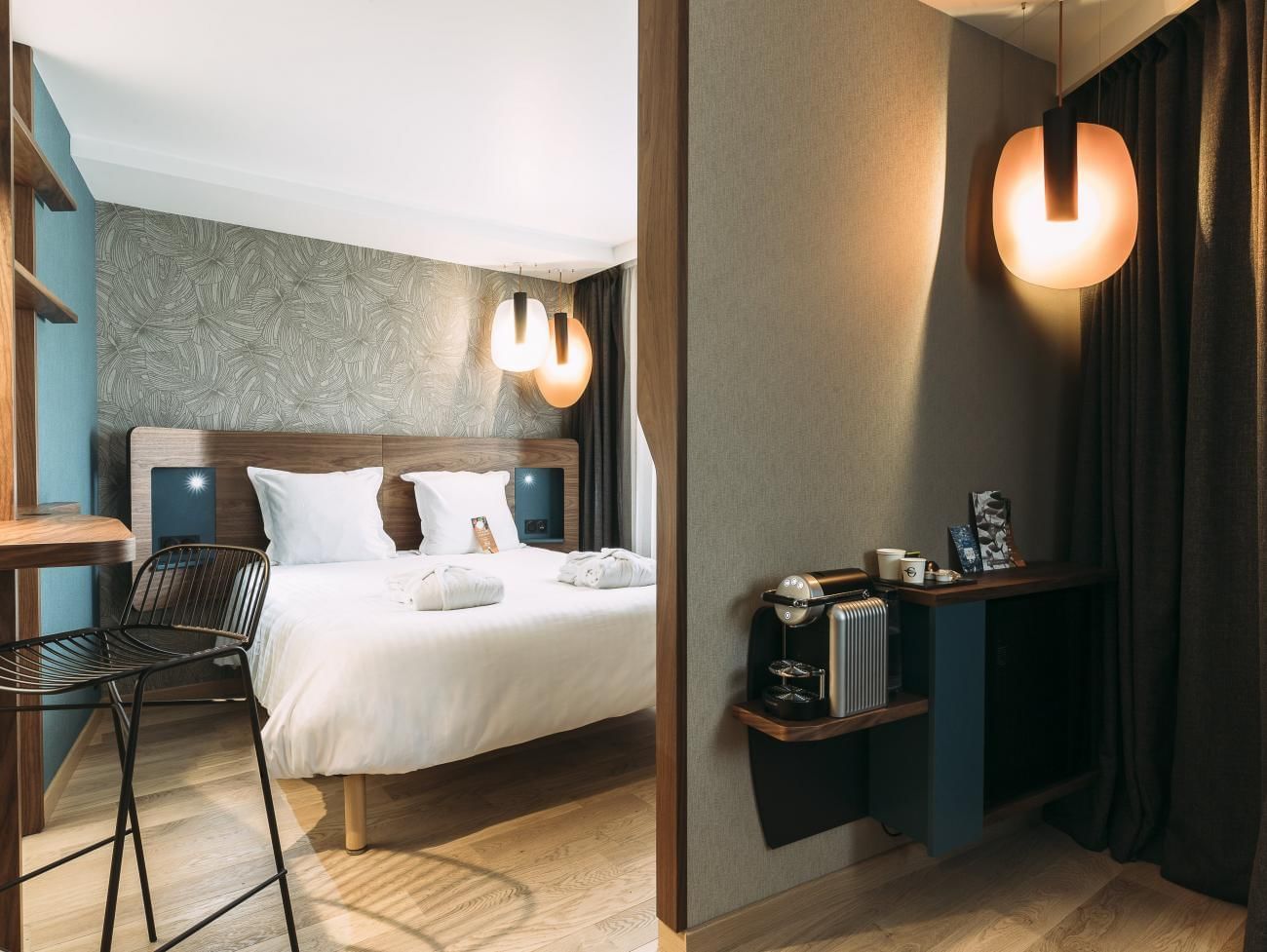 Intérieur d'une chambre avec équipements aux Oceania Hotels