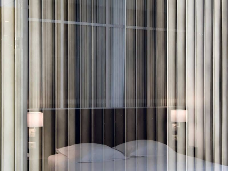 Reflet de la chambre sur une fenêtre, Oceania Hotels